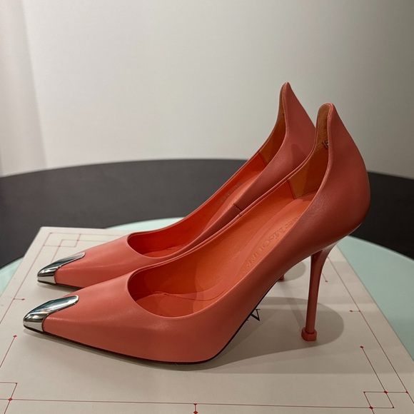 Alexander McQueen Coral Heels with Metallic Accents - Picture 2 of 2